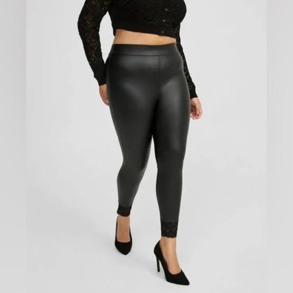 New Torrid faux leather leggings! Size 2